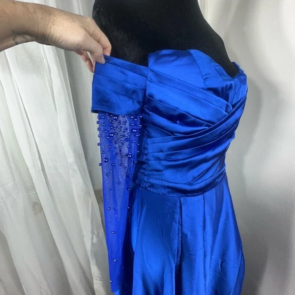Elegant Blue Evening Gown - Picture 4 of 5